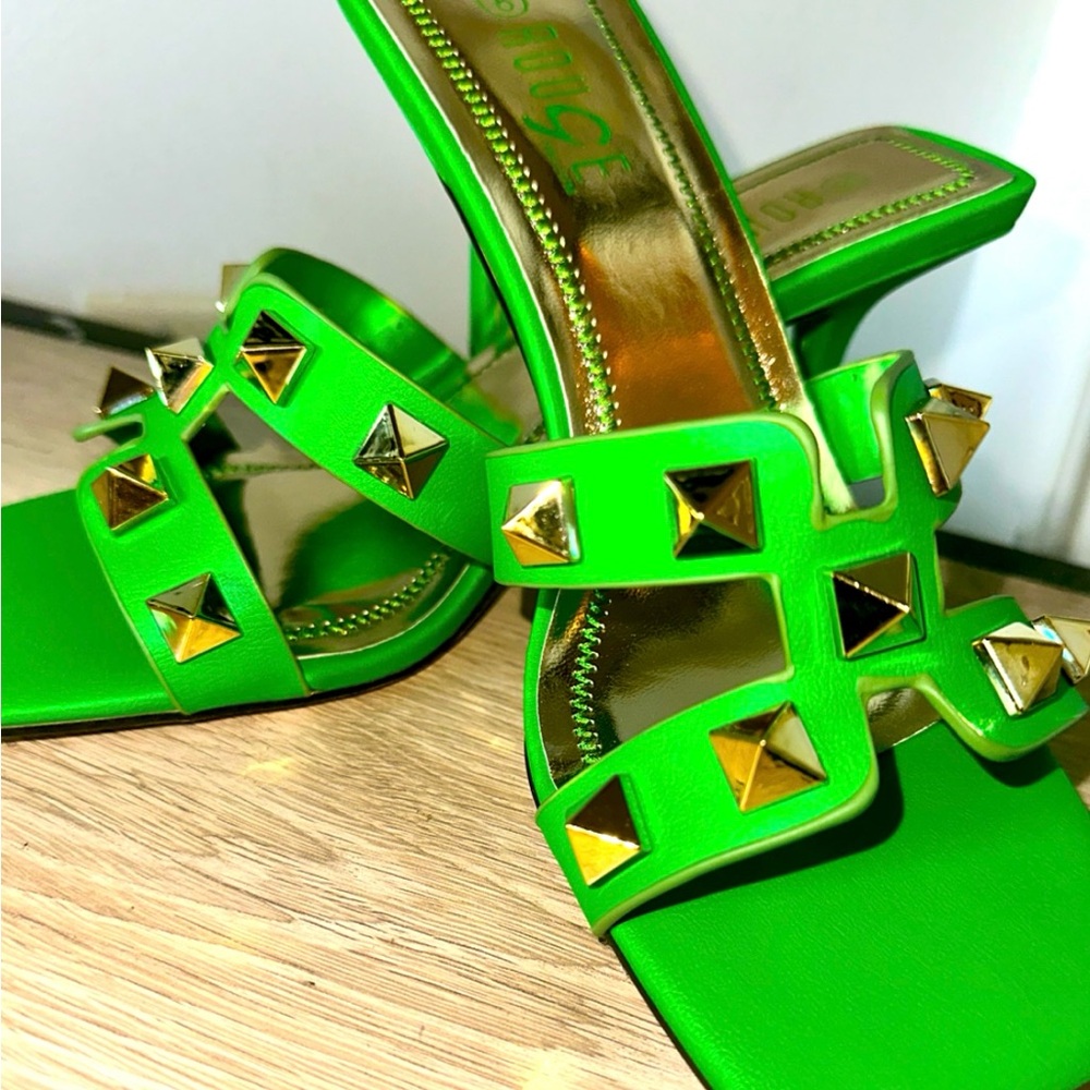 I am selling some nice elegant green heels with gold rhinestones in the front